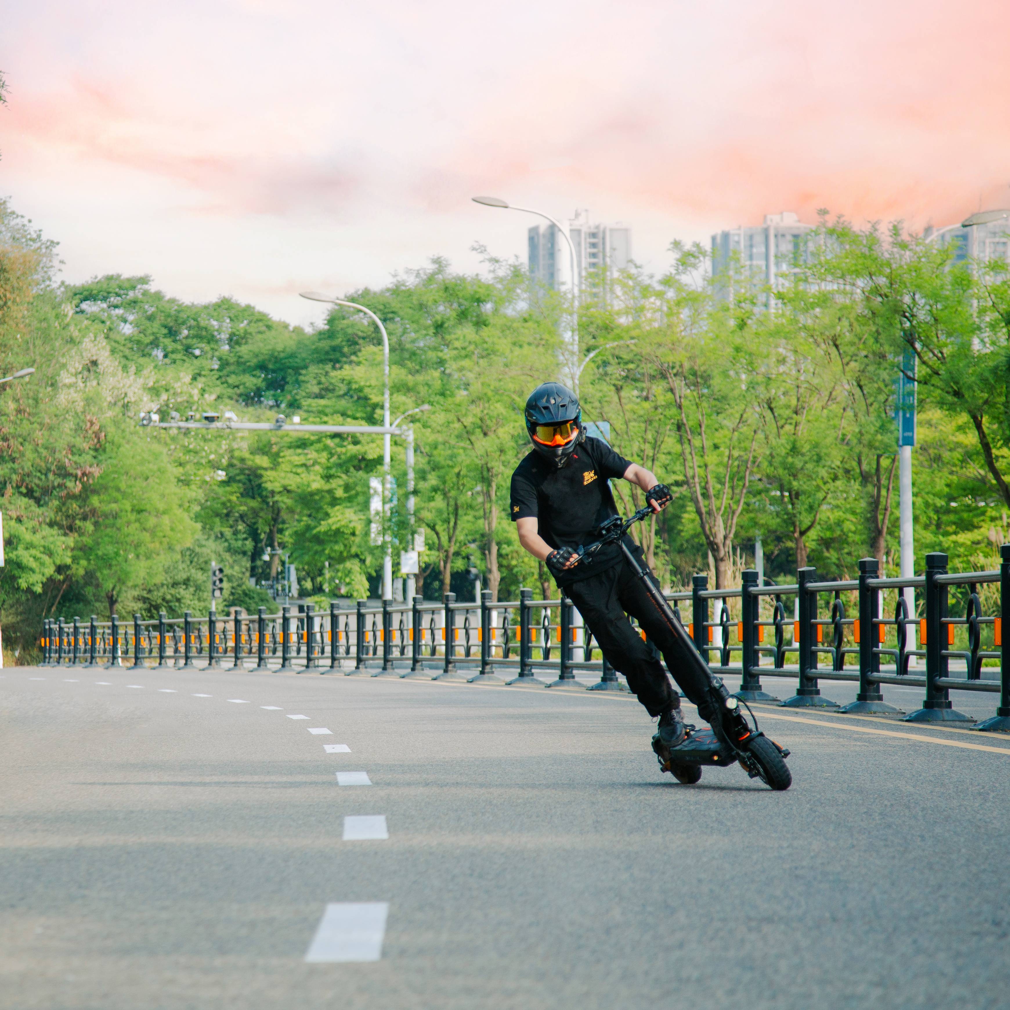 KuKirin G2 Master Electric Scooter (Free Rider Pack)