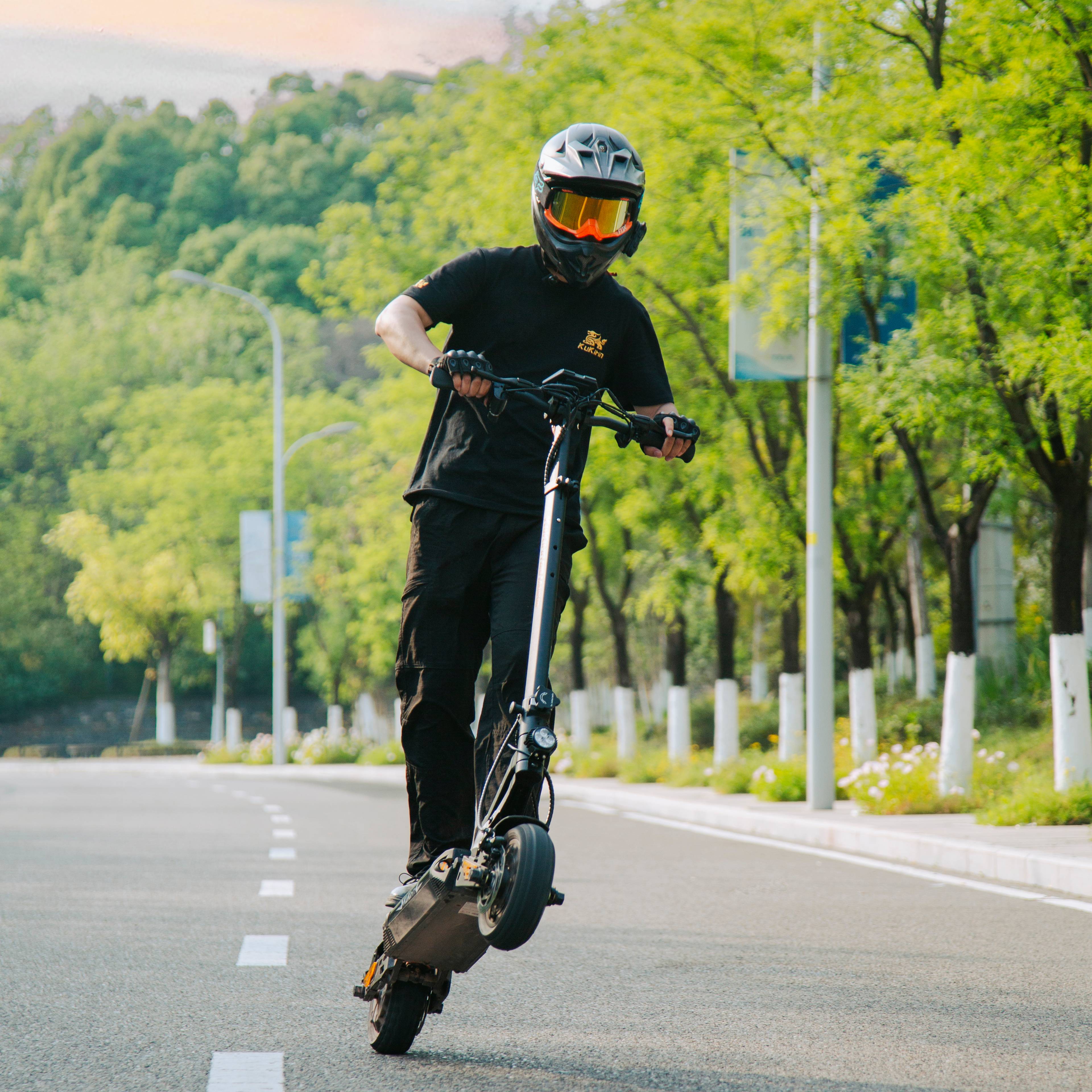 KuKirin G2 Master Electric Scooter (Free Rider Pack)